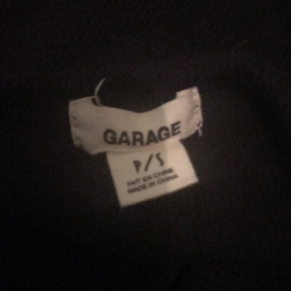 black halter top with buttons - Picture 3 of 4